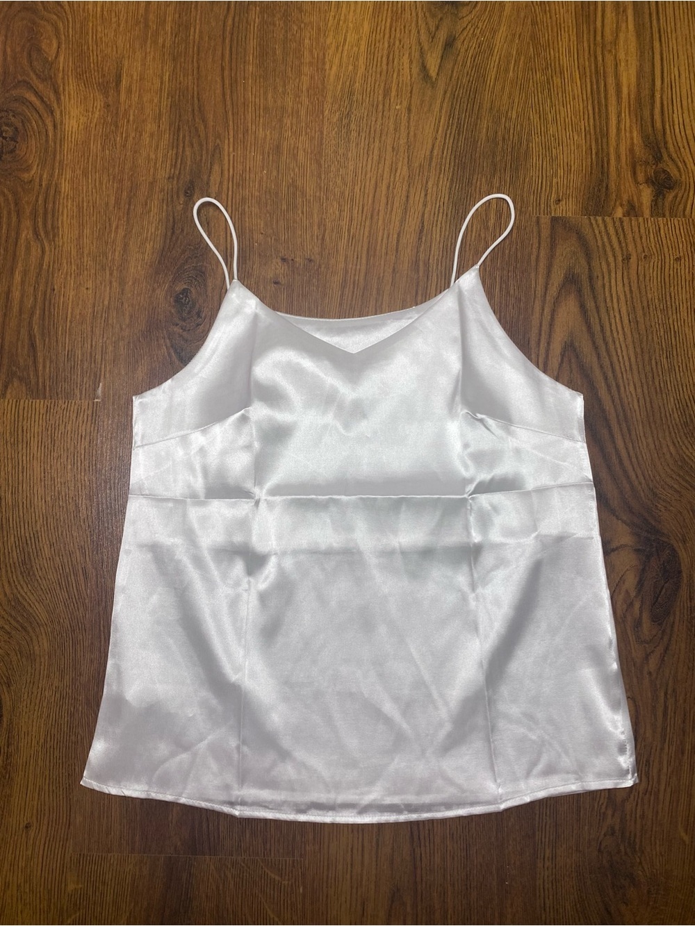 🎀🌷 NWT 🌷🎀 White Satin Spaghetti Strap Camisole Top